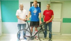 Nicolò Melli in sella a una Argon 18...