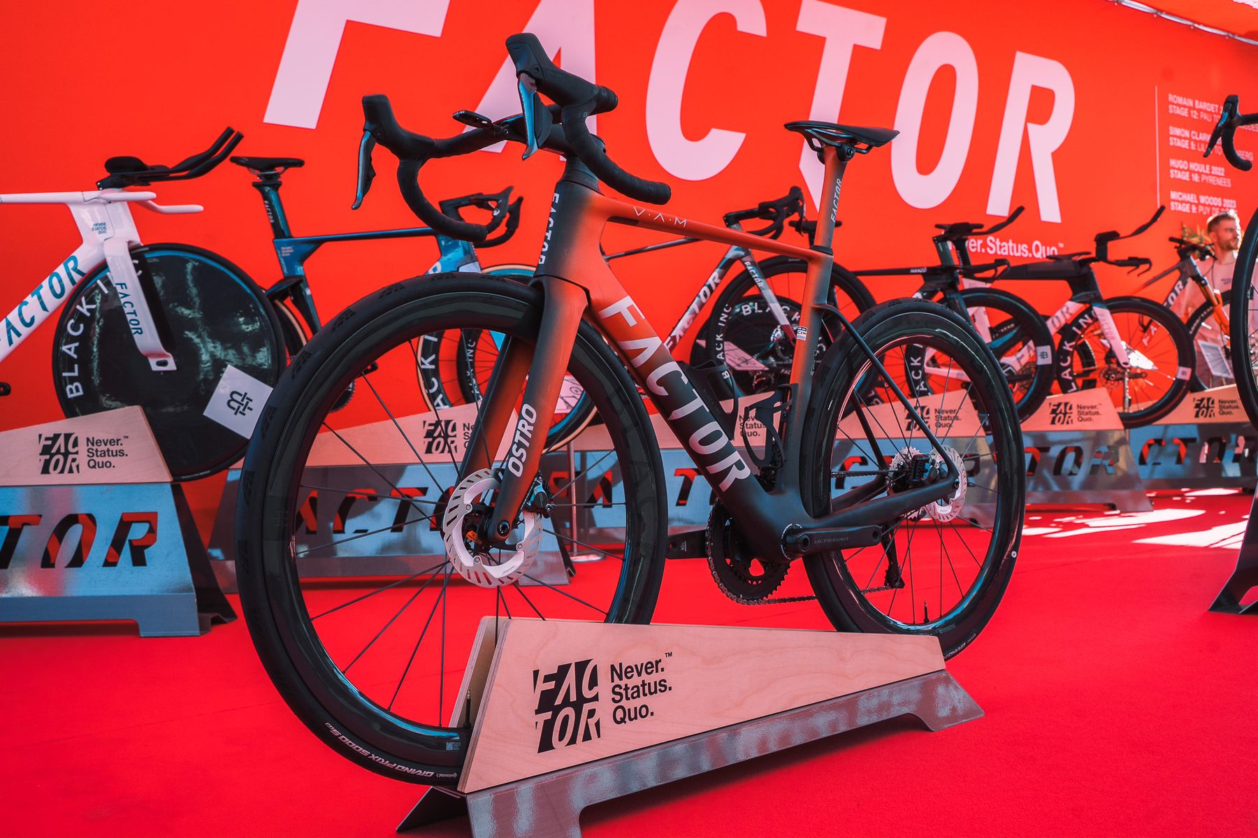 Rosso dello stand Factor